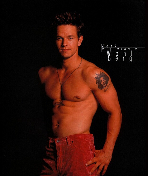 Shirtless Mark Wahlberg looks hot 