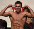 Shirtless Oscar De La Hoya looks hot