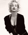 Charlize Theron looks like Marylin Monroe