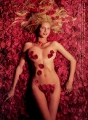 Heidi Klum covered with flowers