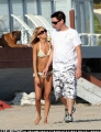 On the beach Nicole Richie is walking in bikini