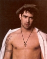 Shirtless Colin Farrell looks hot